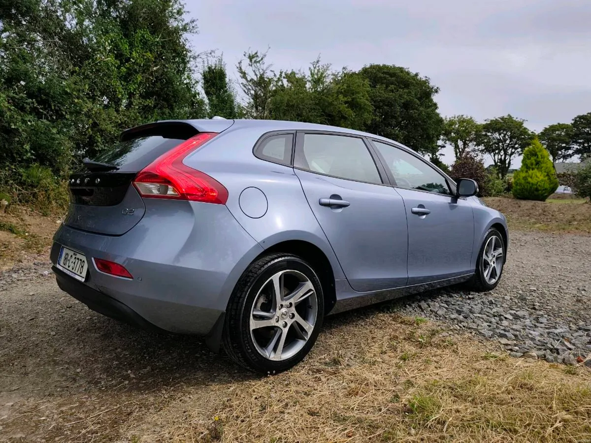 2018 Volvo V40 D2 Momentum 5Dr 6Sp Manual - Image 2