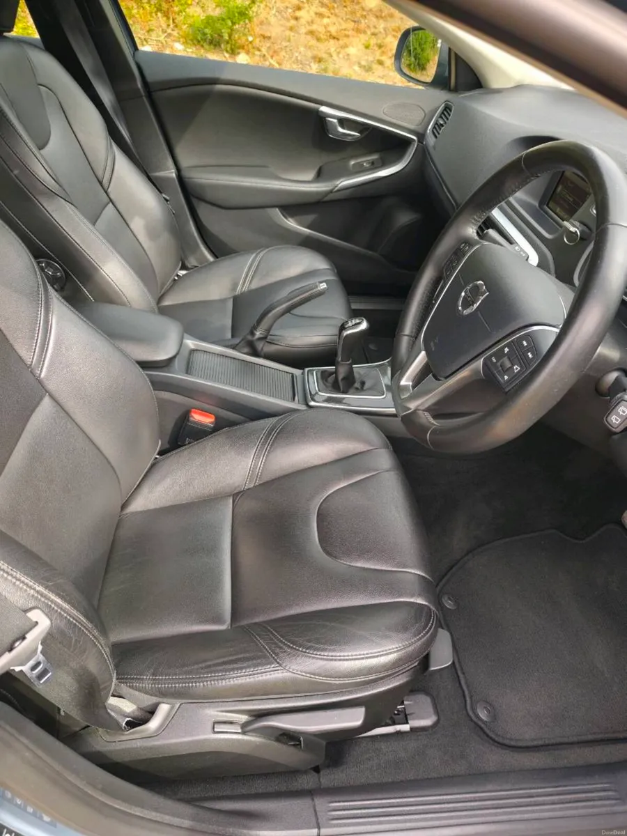 2018 Volvo V40 D2 Momentum 5Dr 6Sp Manual - Image 6
