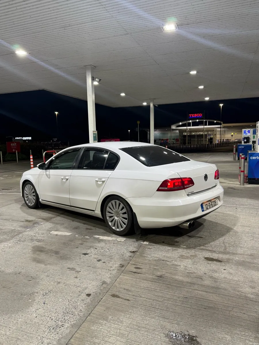 Volkswagen Passat - Image 4
