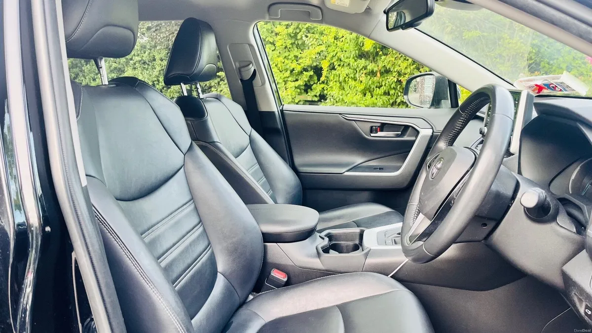 Toyota RAV4 2021 - Image 2