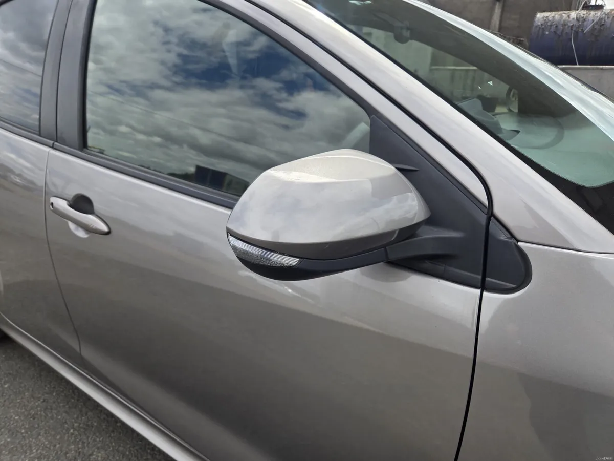 TOYOTA YARIS 2021 1.5L PETROL HYBRID AUTOMATIC - Image 4