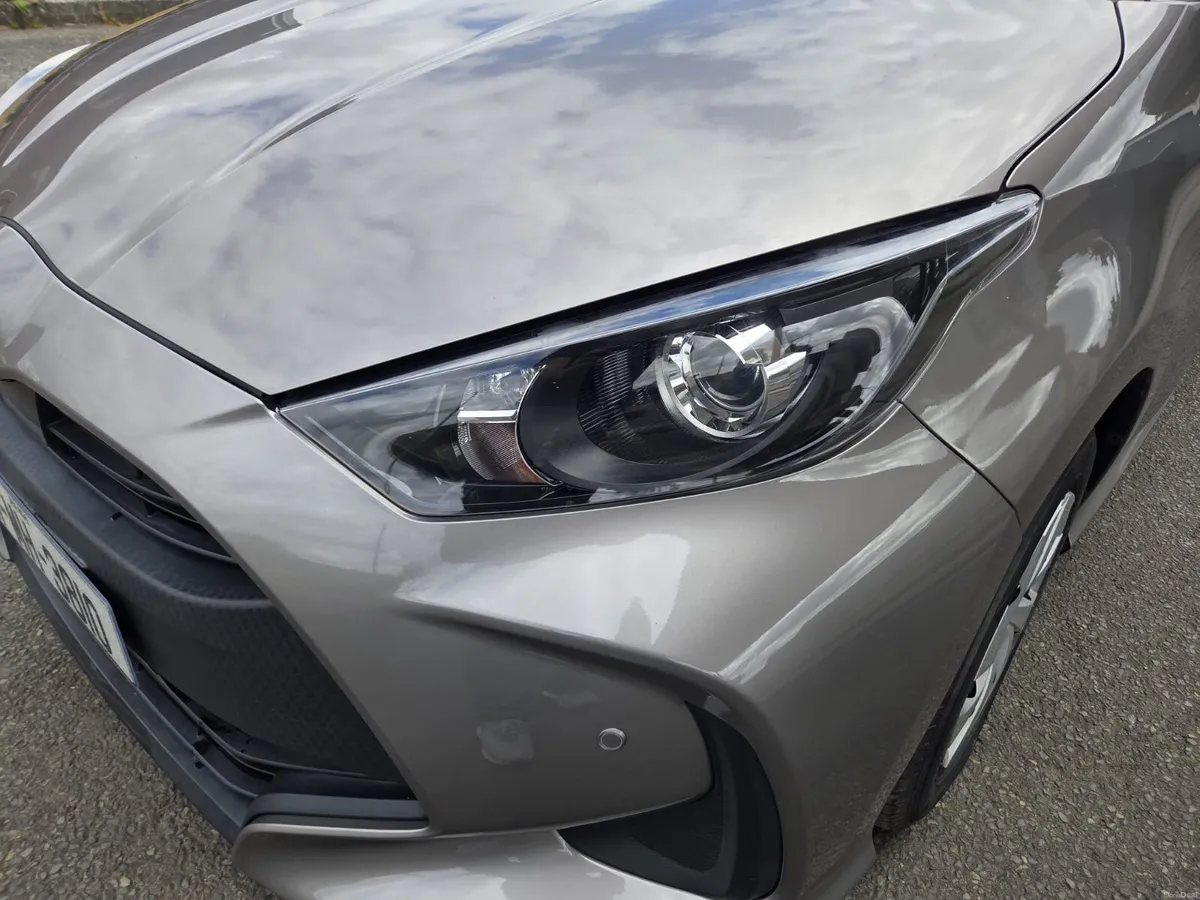 TOYOTA YARIS 2021 1.5L PETROL HYBRID AUTOMATIC - Image 5