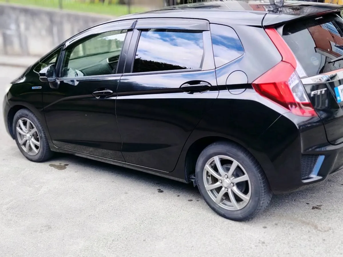 Honda fit 2013
Hybird - Image 5