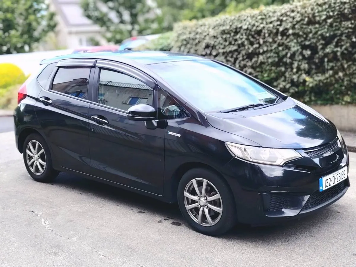 Honda fit 2013
Hybird - Image 3