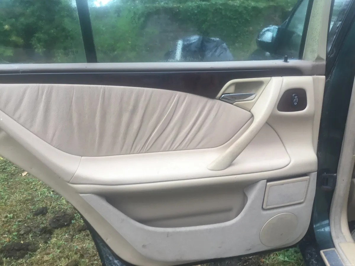 Mercedes-Benz E-Class 2000 - Image 6