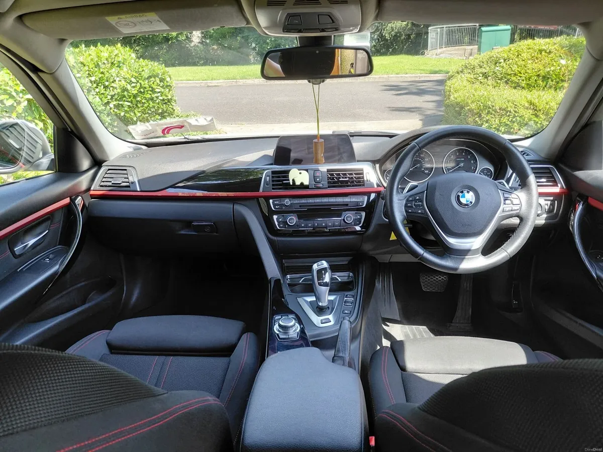 BMW 3-Series 2017 - Image 2