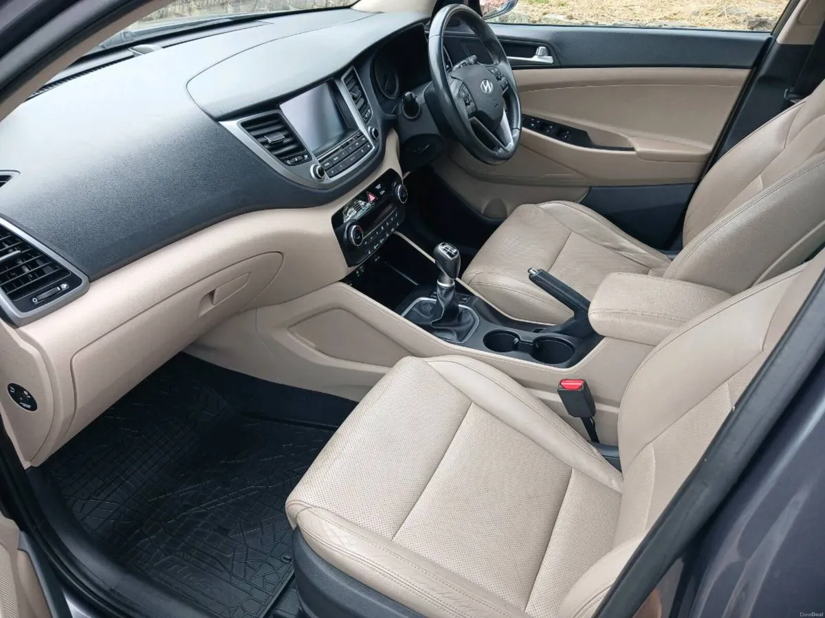 18 Hyundai Tucson 1.7dsl Executive model - Image 6