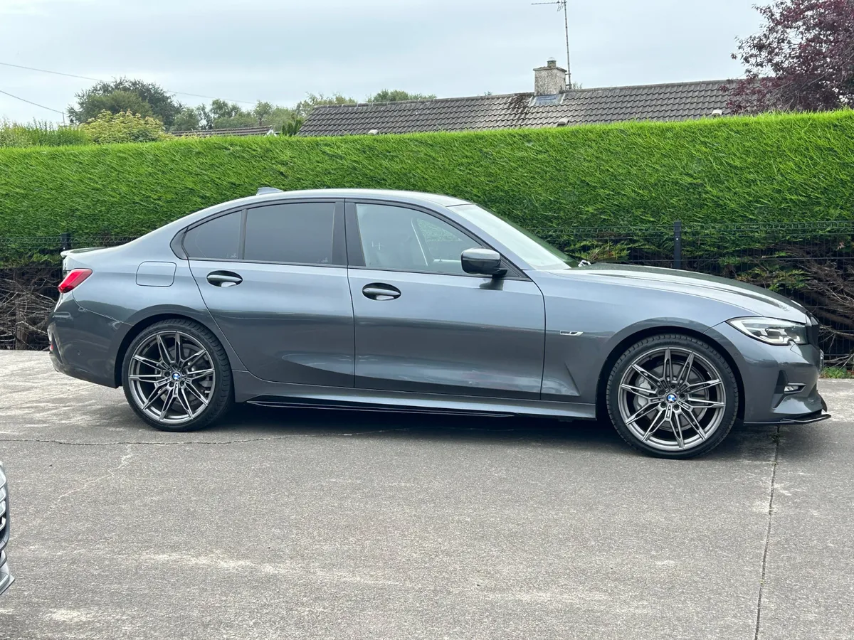22 BMW  330e Sport Pro 1owner €25500 inc Vrt - Image 3