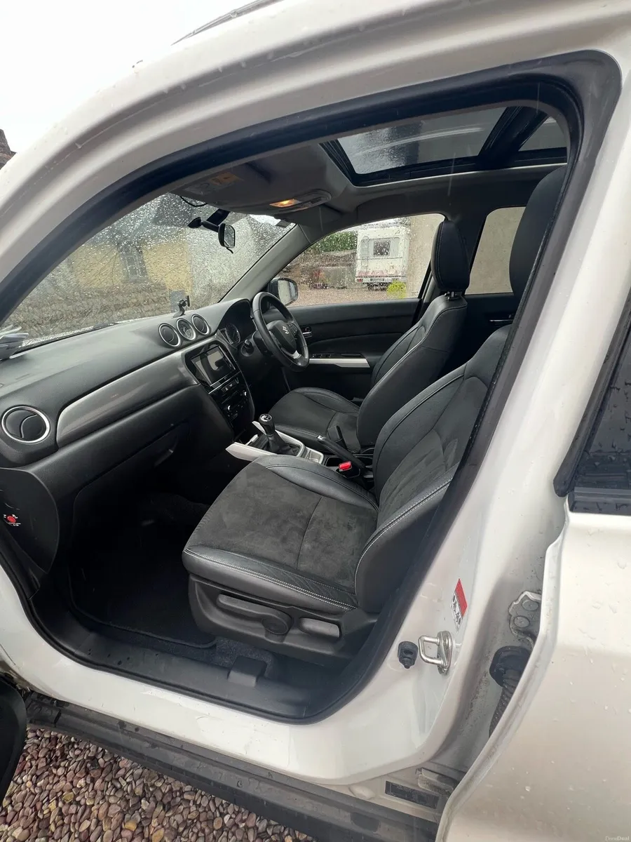 Suzuki Vitara  GLX 2018 (182)  Low Mileage - Image 4