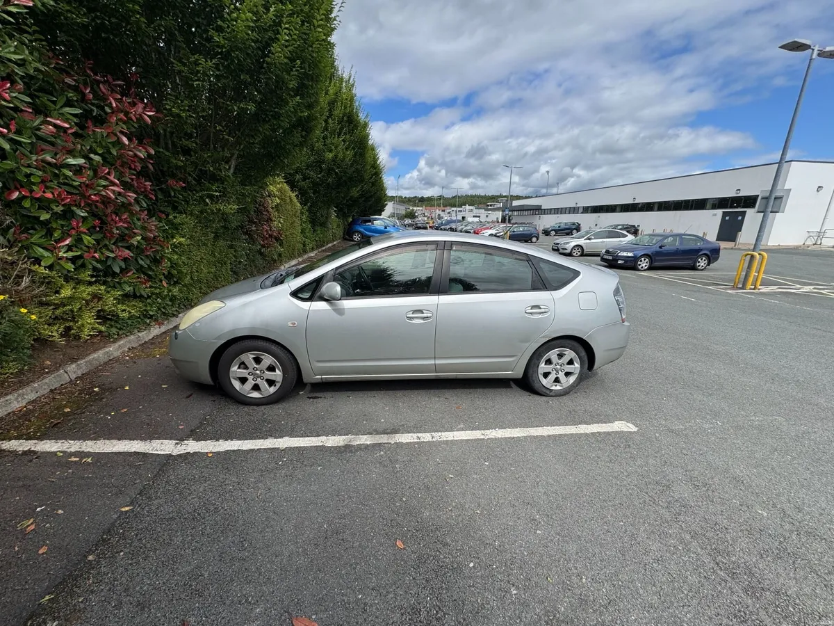 Toyota Prius 2004 - Image 2