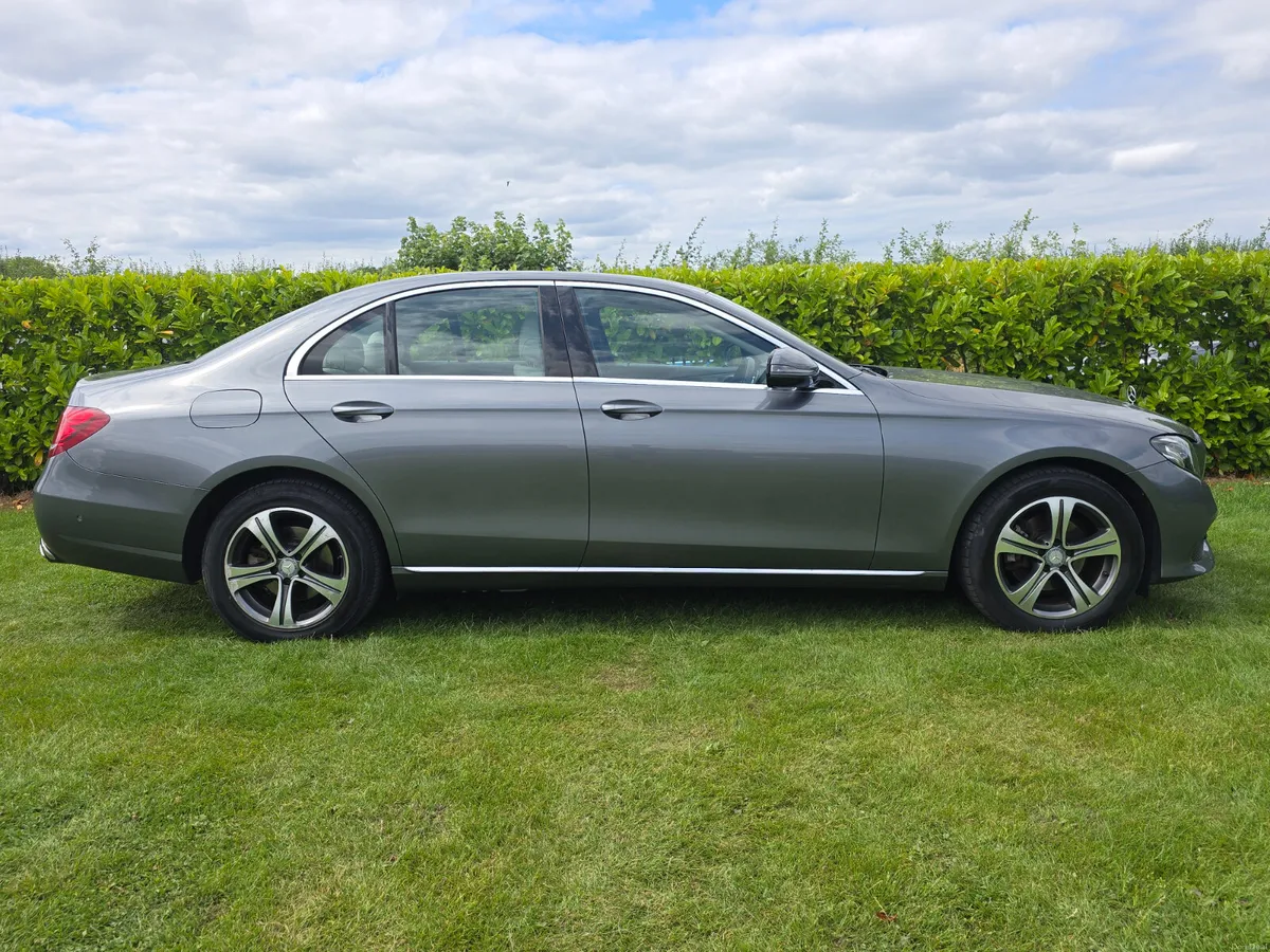 171 E 220 Avant-garde Low Miles Clean Car - Image 5