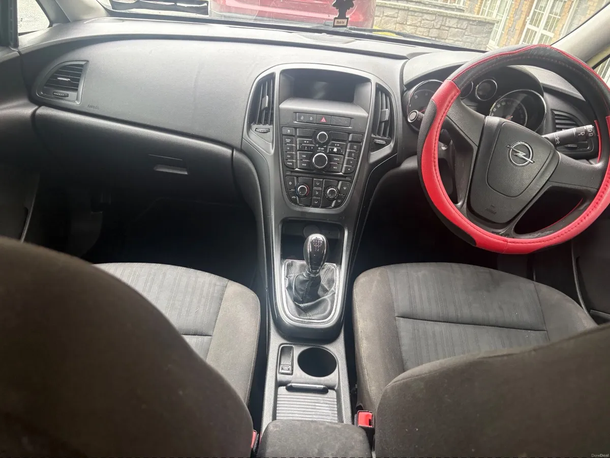 Opel Astra 2011 - Image 3