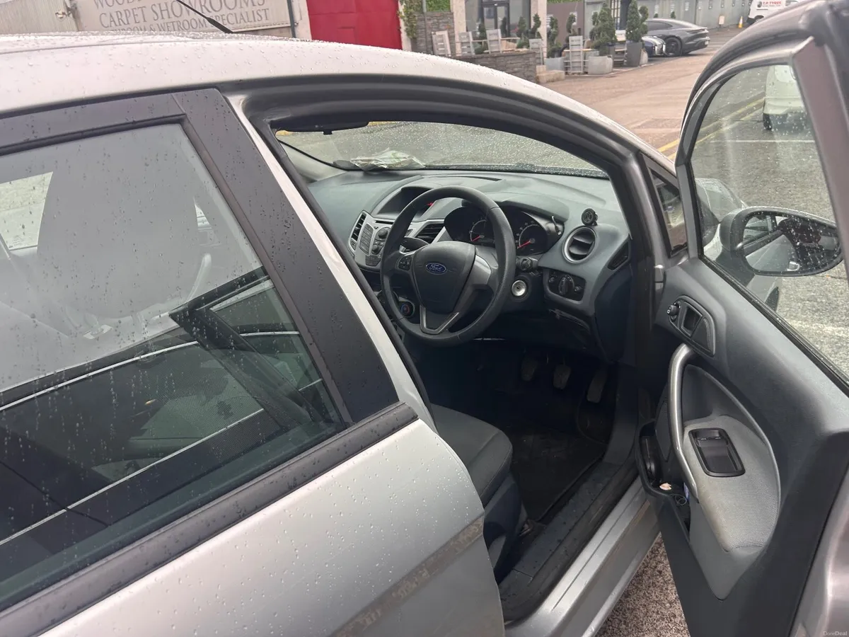Ford Fiesta 2011 - Image 3