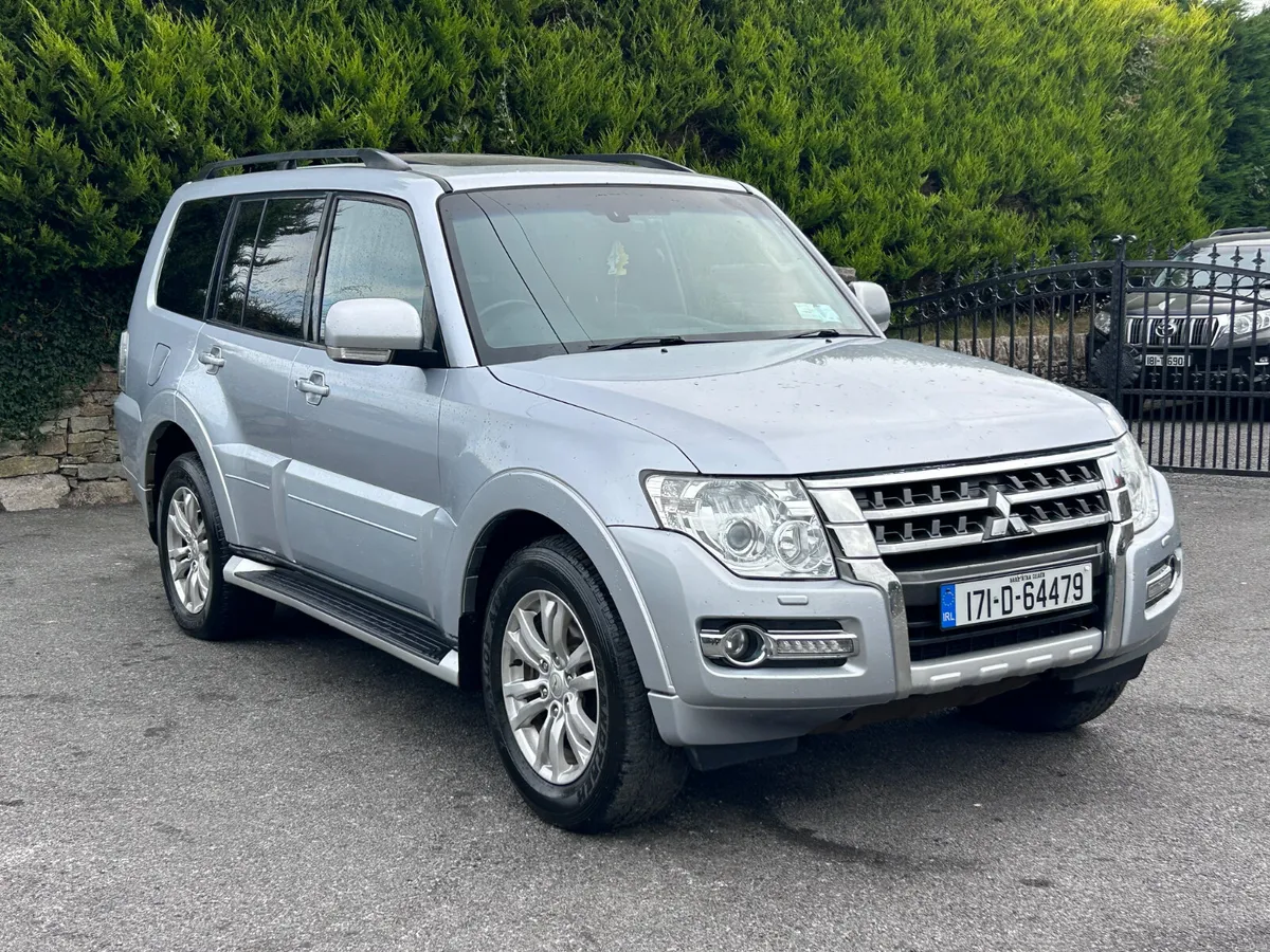 2017 Mitsubishi Pajero 7 seater - Image 4