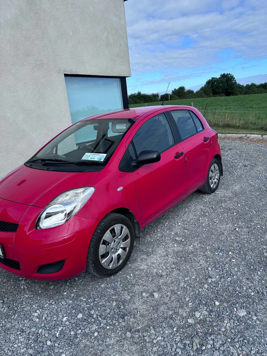 2010 Toyota Yaris 1.0 Petrol | 5 Door | Red - Image 2