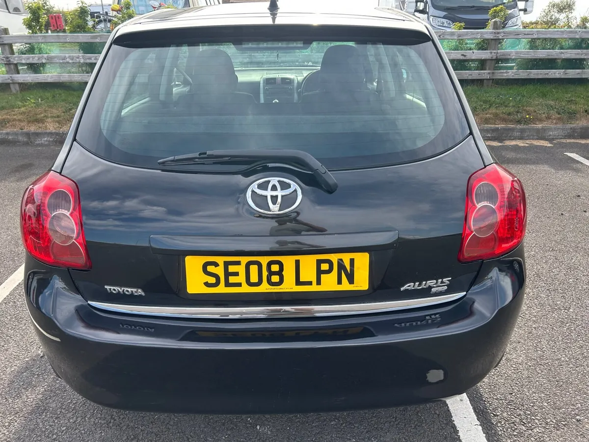 Toyota Auris 2008 - Image 2