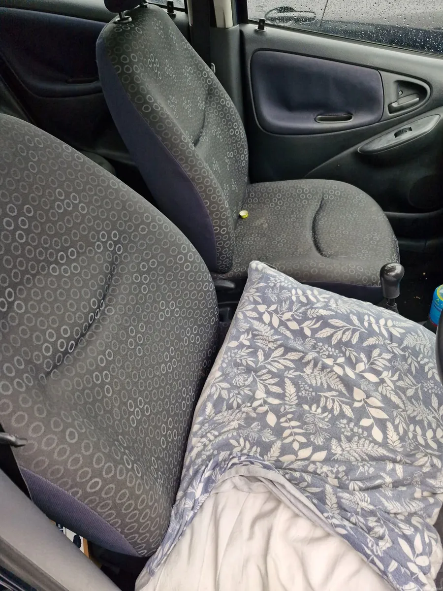 Toyota Yaris 2004 - Image 4