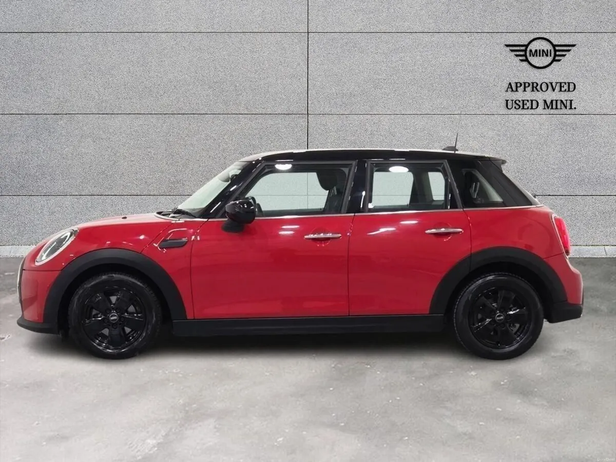 Mini Cooper 5-Door Cooper Classic - Image 3