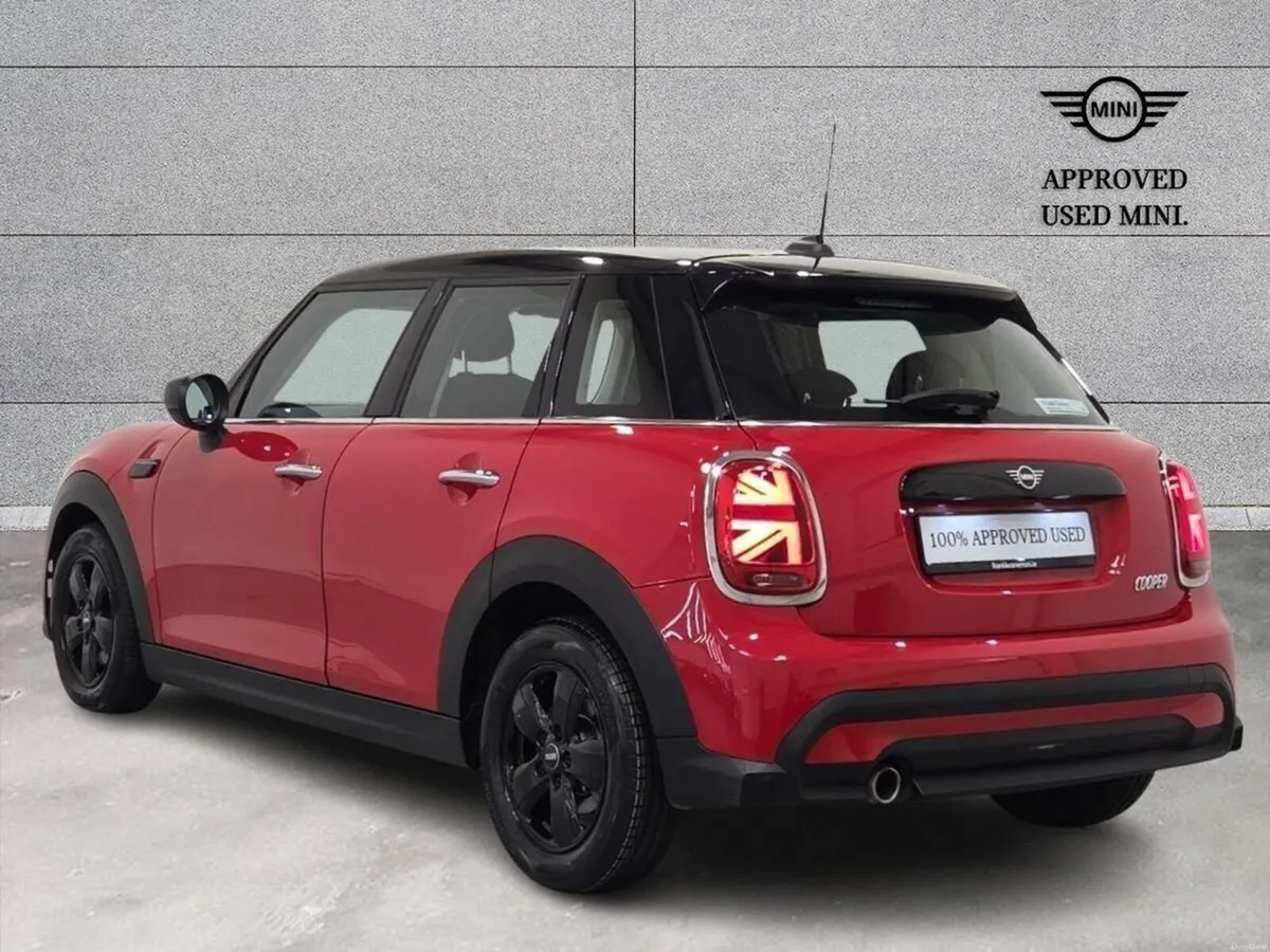 Mini Cooper 5-Door Cooper Classic - Image 2