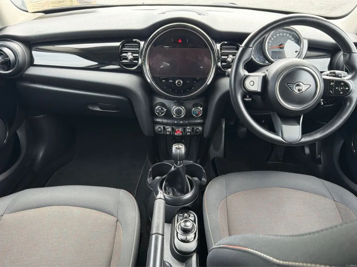 Mini Cooper 5-Door Cooper Classic - Image 4