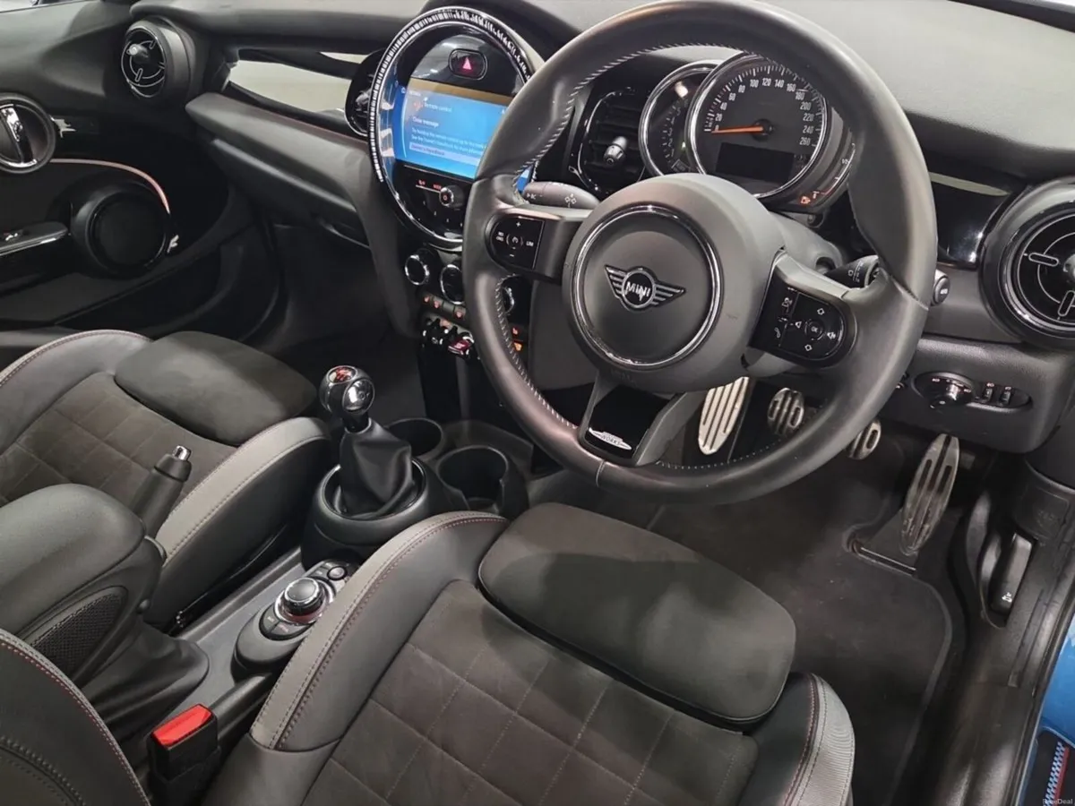 Mini Cooper 5-Door Cooper Sport - Image 6