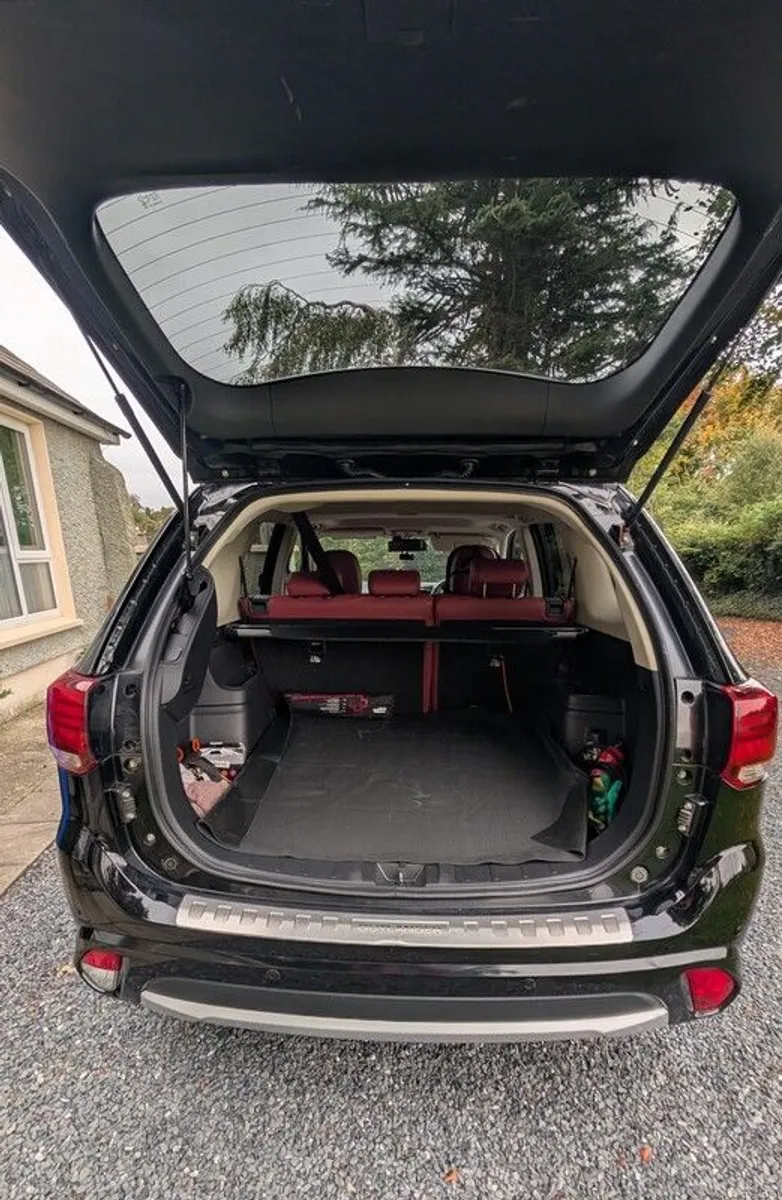 2016 Mitsubishi Outlander - Image 2