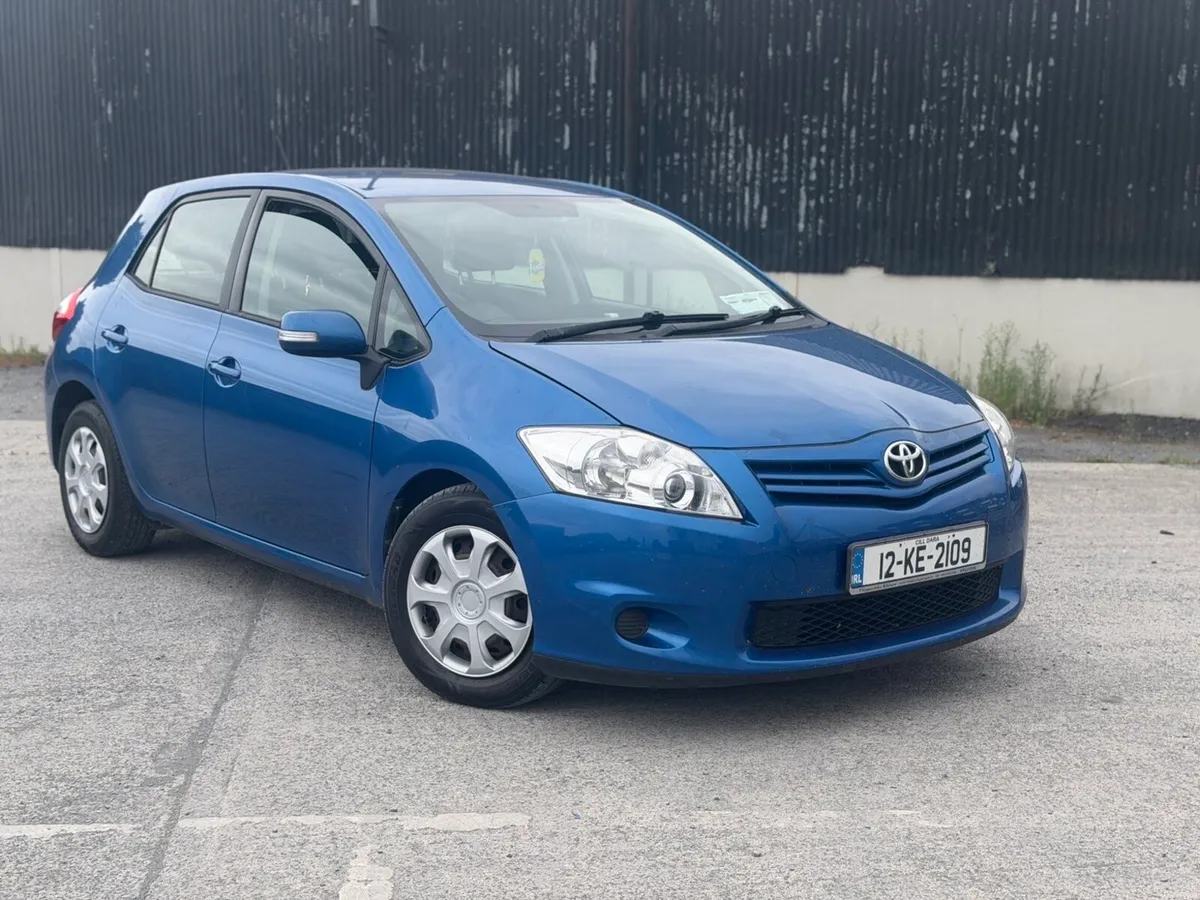 Toyota Auris NEW NCT & 1 OWNER - Image 1