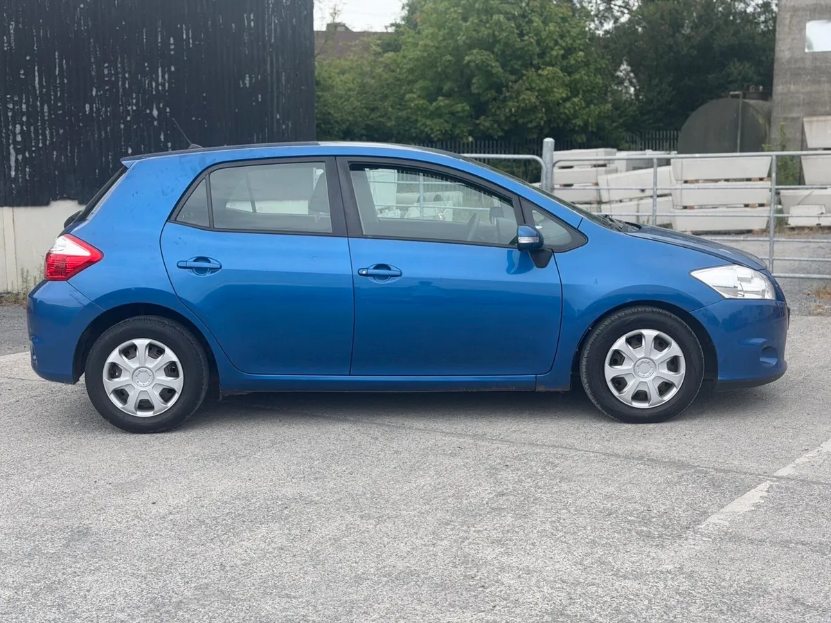 Toyota Auris NEW NCT & 1 OWNER - Image 5