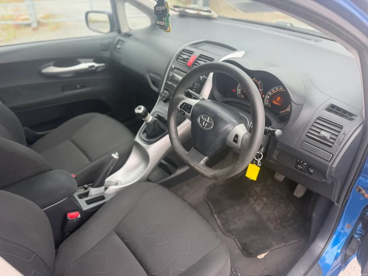 Toyota Auris NEW NCT & 1 OWNER - Image 6