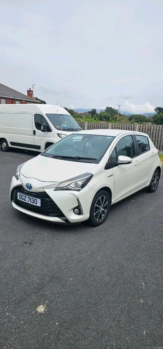 Toyota Yaris 1.5 petrol hybrid automatic 2019 - Image 3