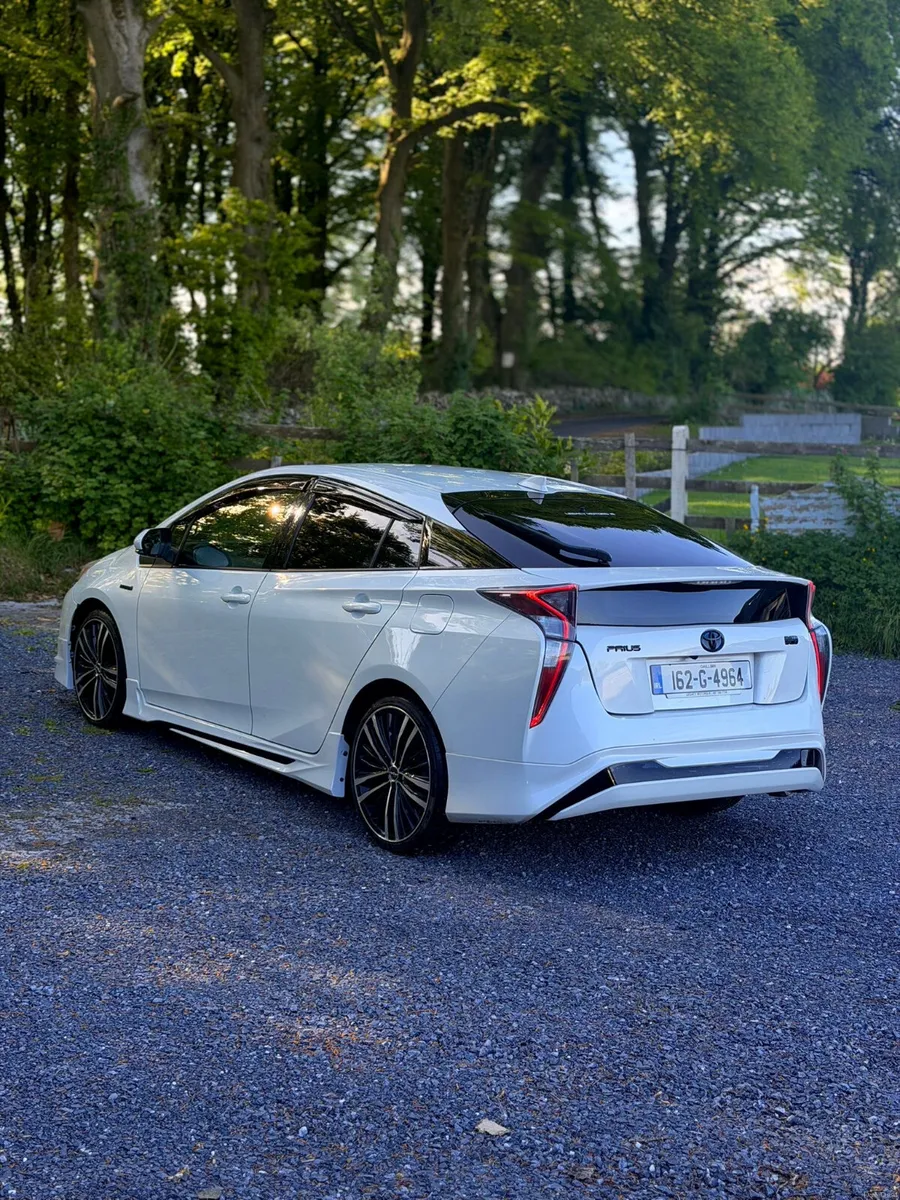 Toyota PRIUS 2016 | 1.8 HYBRID | AUTO - Image 2
