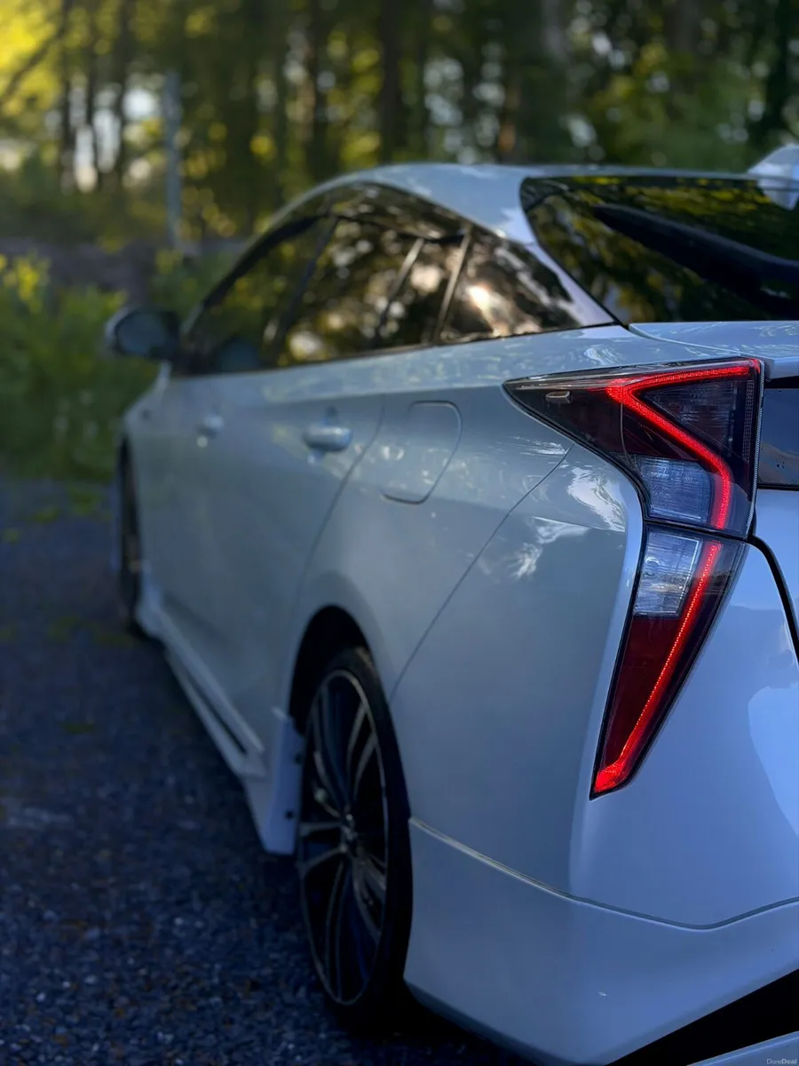 Toyota PRIUS 2016 | 1.8 HYBRID | AUTO - Image 4