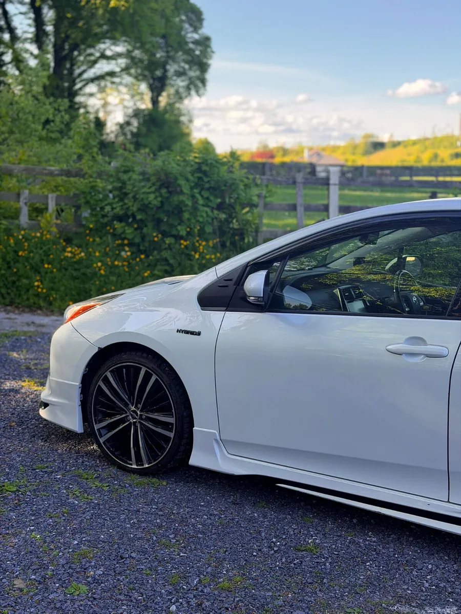 Toyota PRIUS 2016 | 1.8 HYBRID | AUTO - Image 6
