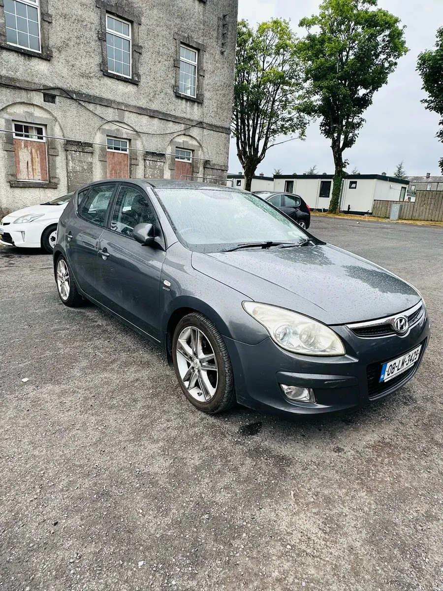 Hyundai i30 2008 Manual - Image 1