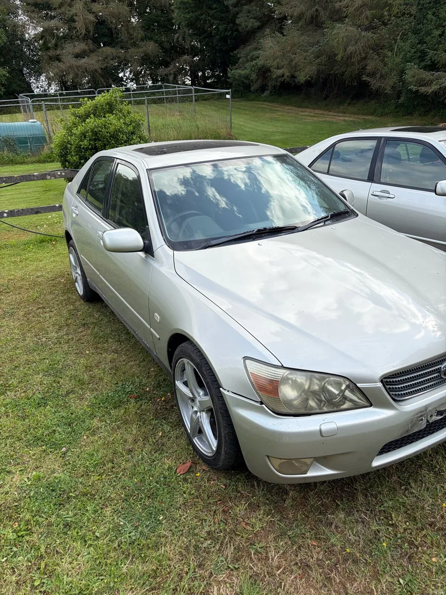 99 Lexus is200 auto - Image 1