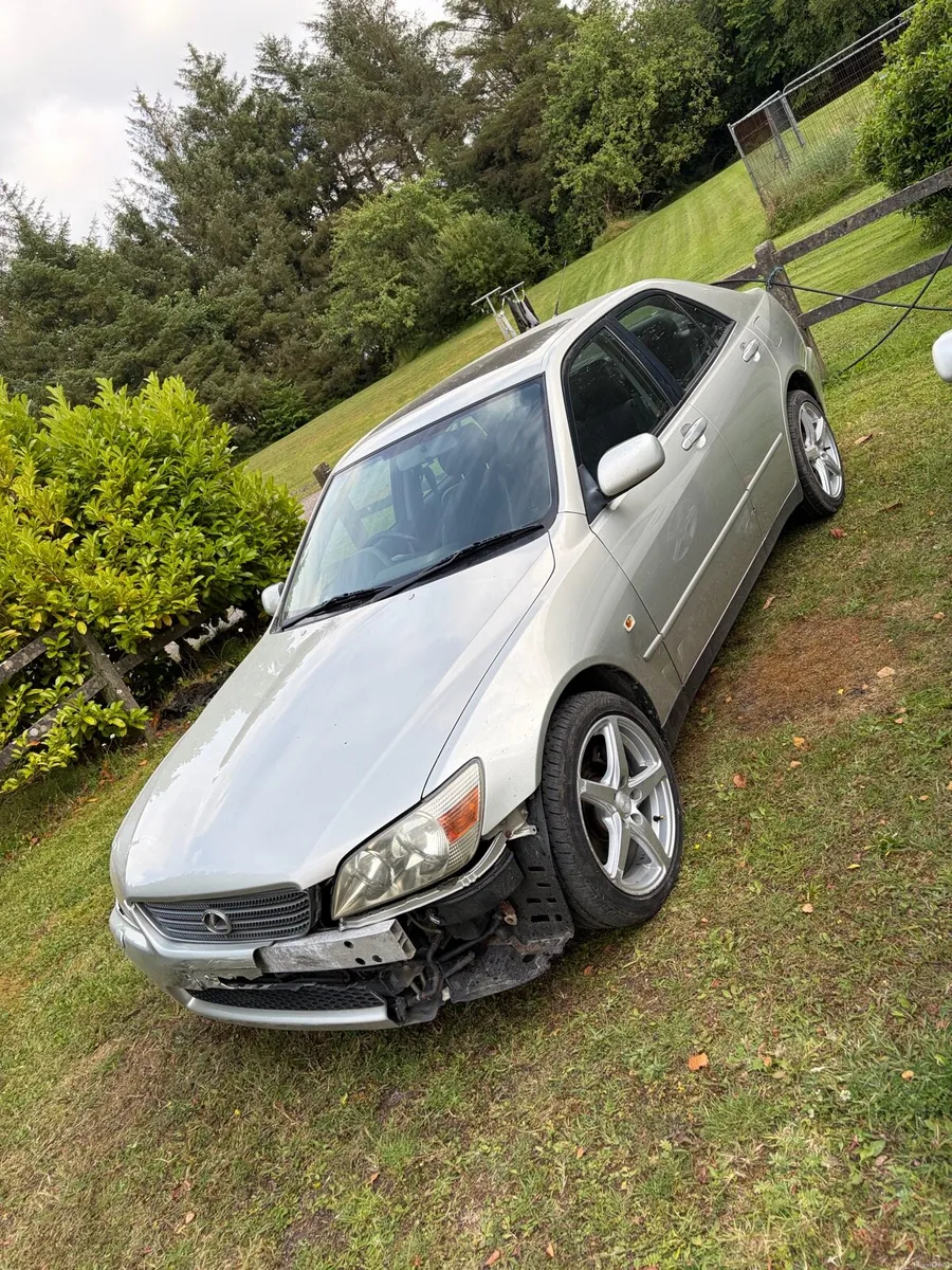 99 Lexus is200 auto - Image 2