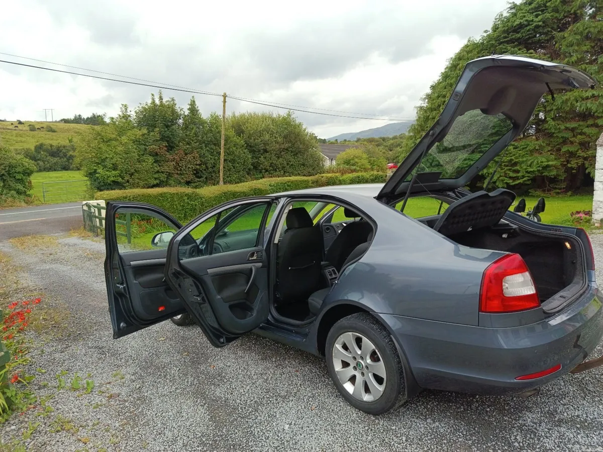 Skoda Octavia Elegance 1.6TDI well maintained - Image 5