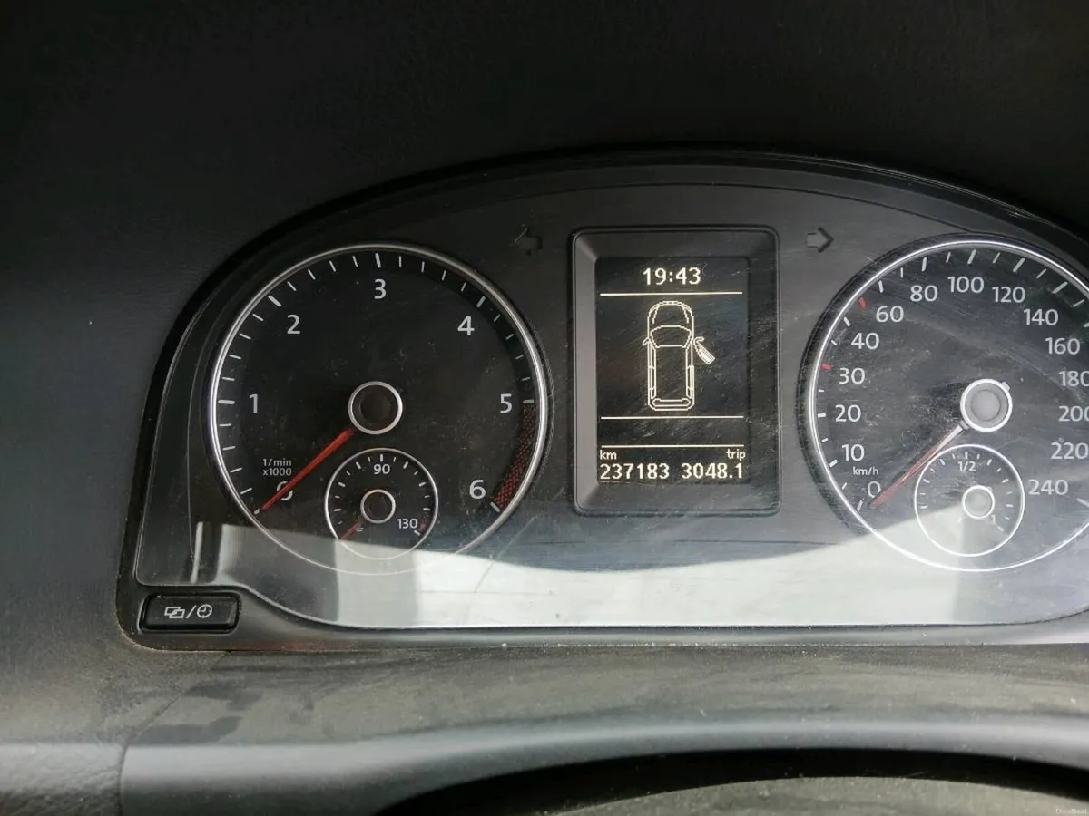 141 VW Touran for sale - Image 6