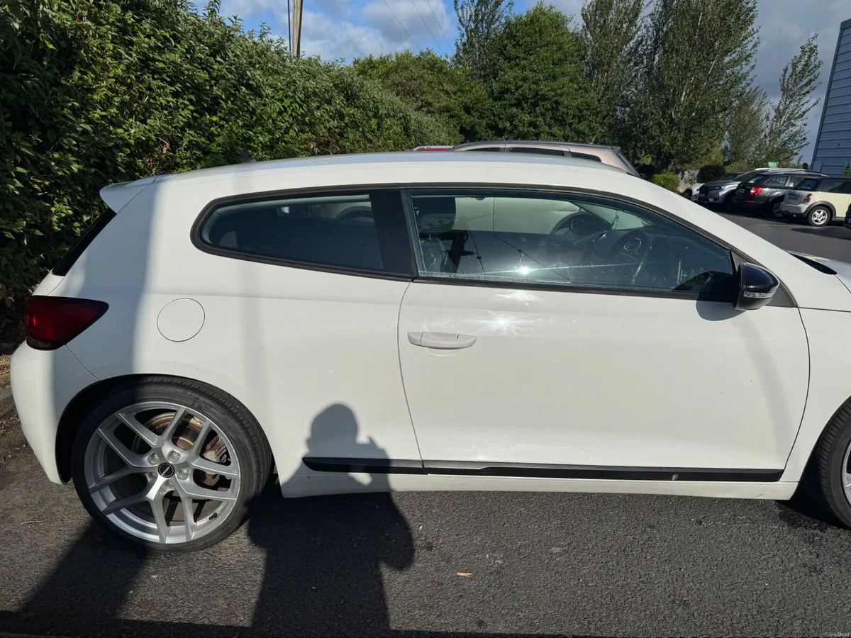 Volkswagen Scirocco 2011 - Image 6