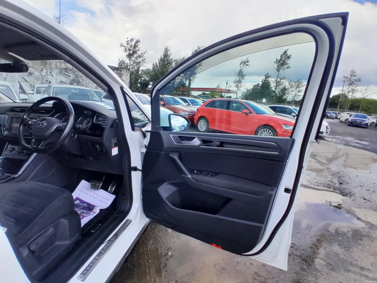 Volkswagen Touran 1.4 L Petrol TSI HIGH LINE - Aut - Image 6