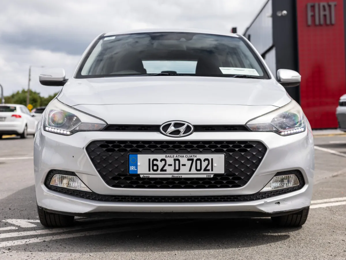 Hyundai i20 DELUXE 5DR - Image 2