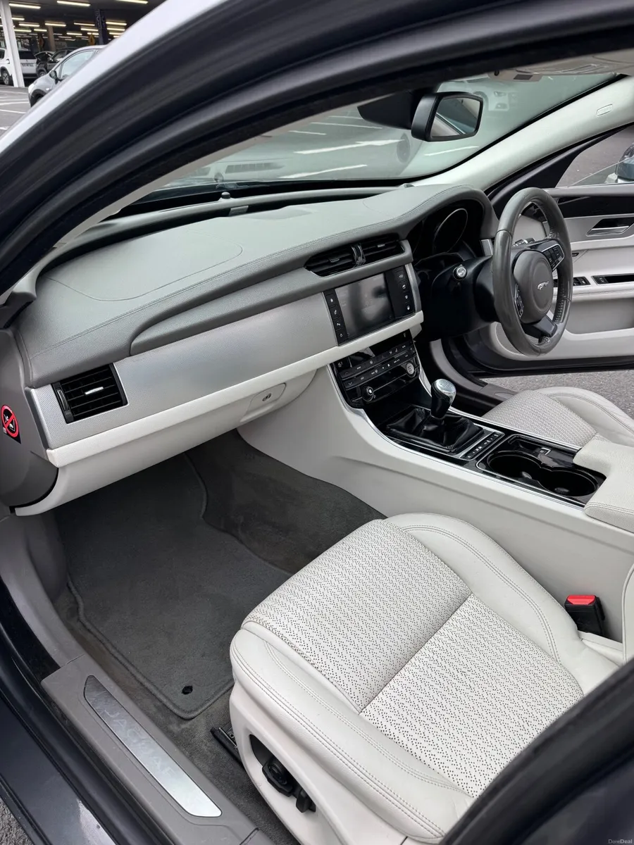 Jaguar XF 2017 - Image 2