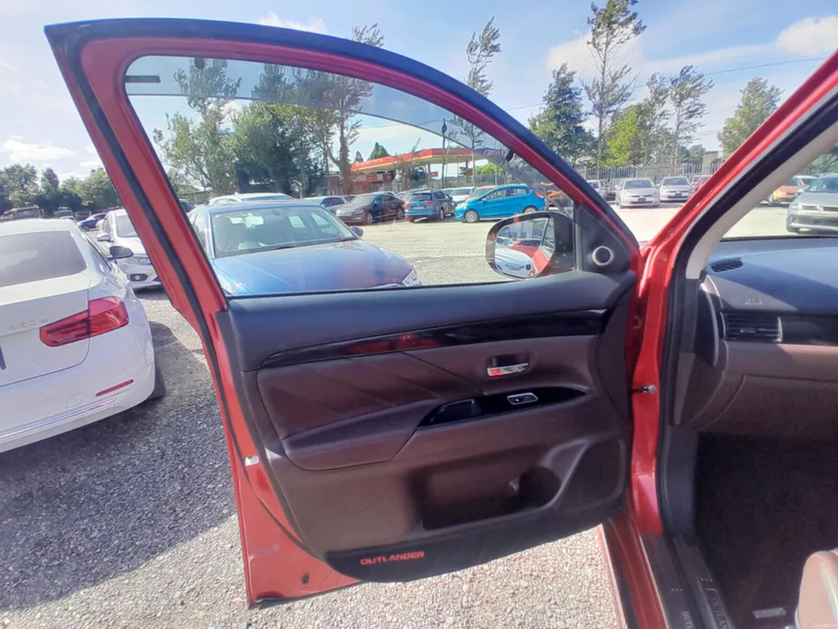 Mitsubishi Outlander 2.0L Petrol 4WD PHEV G SAFETY - Image 4