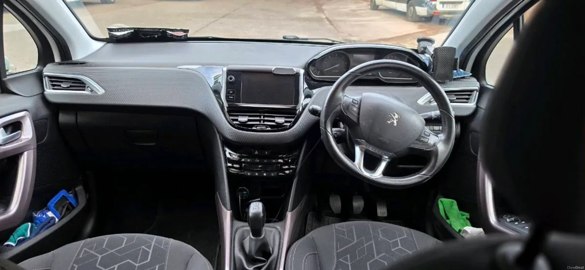 Peugeot 2008 - Image 6