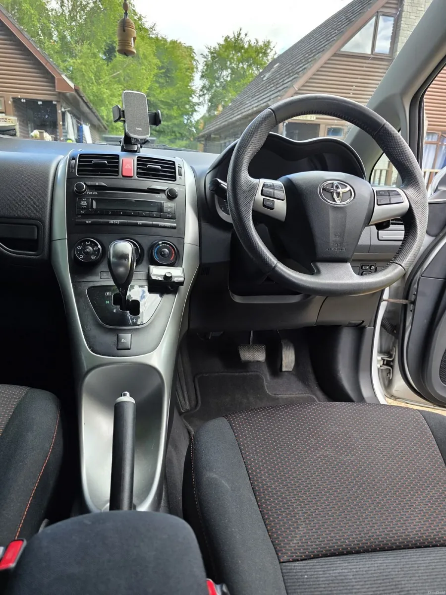 Toyota Auris 2011 - Image 6