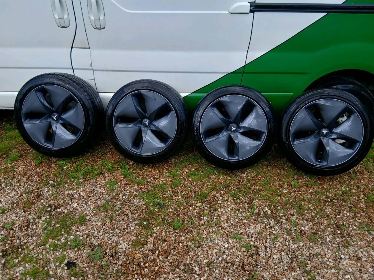 18-inch Tesla alloy wheels & Aero caps - Image 2