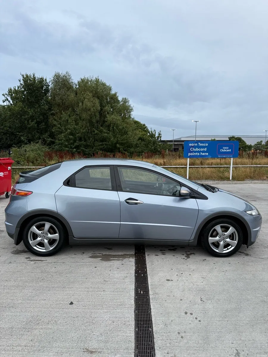 Honda civic 2008 low km/ full service - Image 3