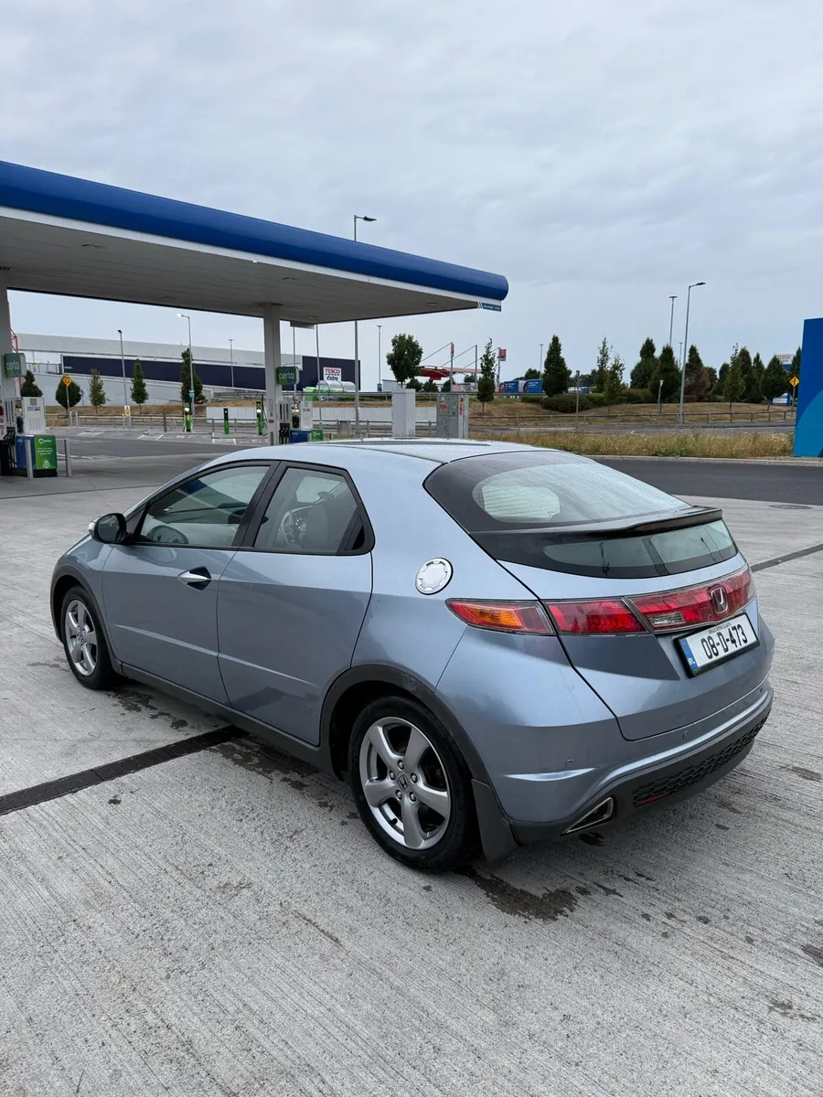 Honda civic 2008 low km/ full service - Image 6
