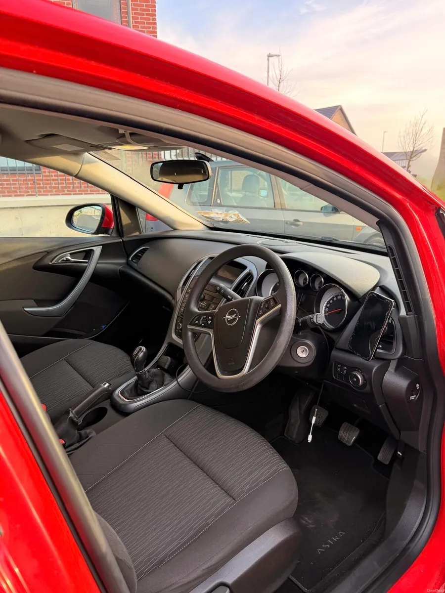 Opel Astra 2014 - Image 5