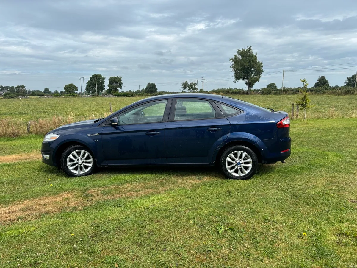 Blue ford mondeo 2010 - Image 1